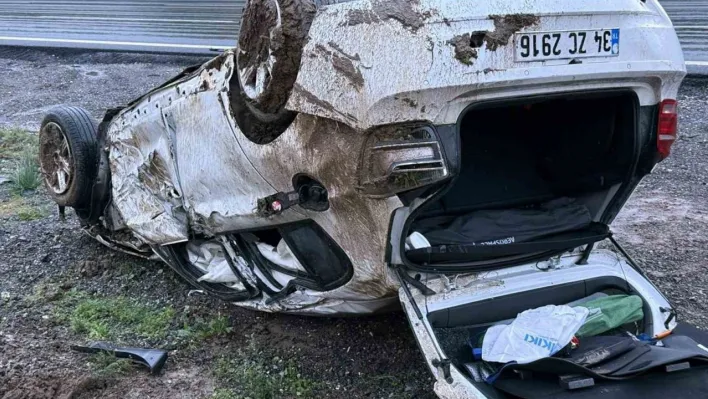 Anadolu Otoyolu'nda korkutan kaza, takla atan otomobil hurdaya döndü: 1 yaralı