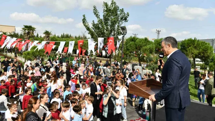 Anaokulu öğrencileri ürettikleri anahtarlıkları satıp sokak hayvanlarına mama aldı