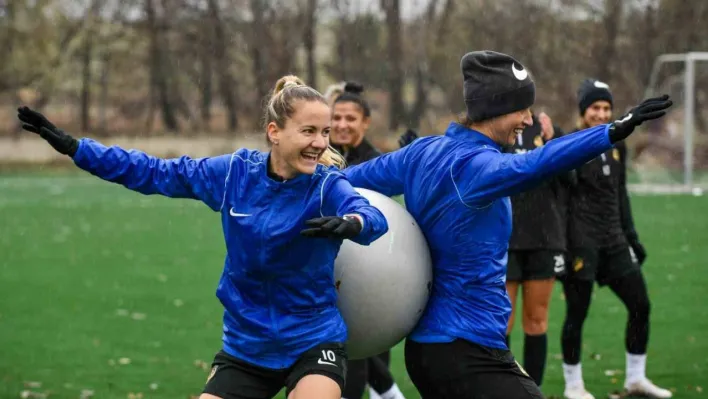 Ankara Büyükşehir Belediyesi FOMGET Spor Kulübü'nde futbolculardan taraftarlara çağrı