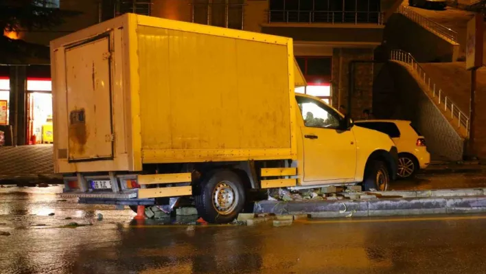 Ankara'da araçlar sel sularına kapıldı, hasarlı otomobiller havadan görüntülendi