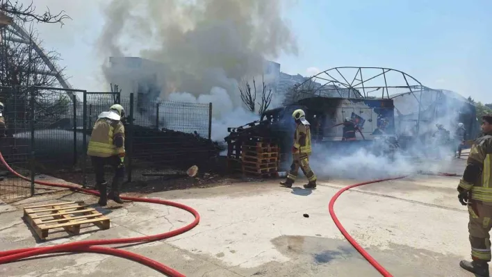 Ankara'da fabrika deposunda yangın
