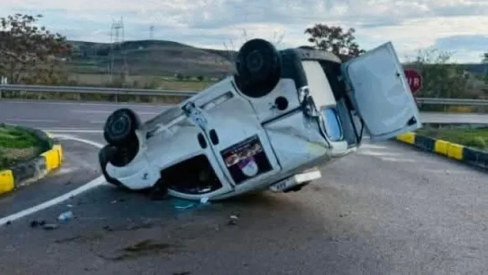 Ankara'da kontrolden çıkan hafif ticari araç takla attı: 1 yaralı