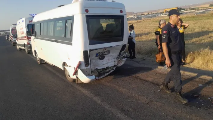 Ankara'da otomobil işçi servisine arkadan çarptı: 1 ölü, 12 yaralı