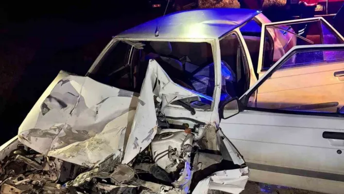 Ankara'da otomobil traktöre çarptı: 1 ölü, 1 yaralı