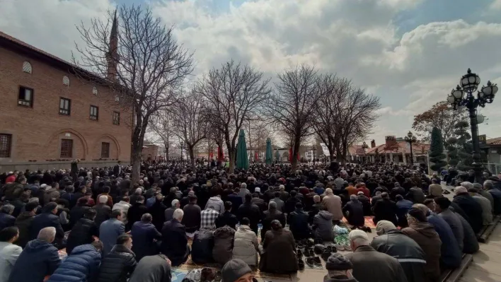 Ankara'da Ramazan'ın ilk cuma namazı kılındı