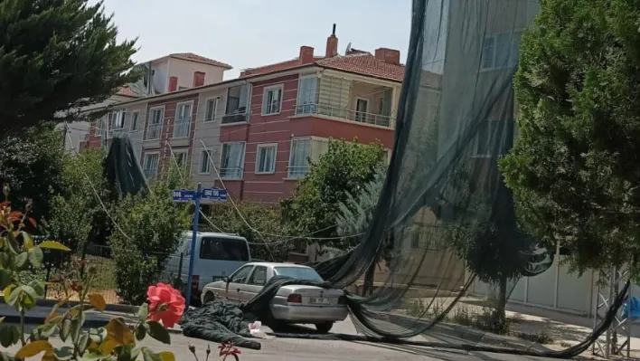 Ankara'da rüzgar sera örtülerini uçurdu