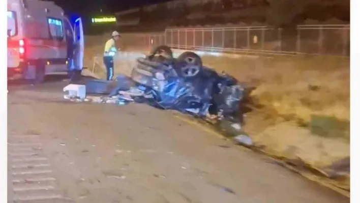 Ankara'da ters yola giren otomobil, karşı yönden gelen otomobile çarptı: 2 ölü