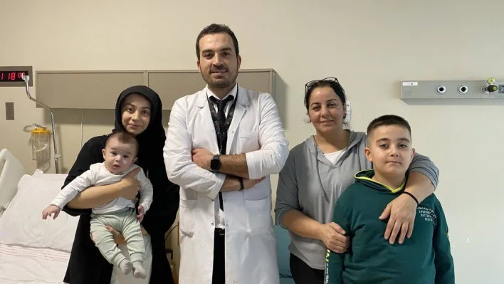 Anne kız doğumlarını yaptıran doktorun adını çocuklarına verdi