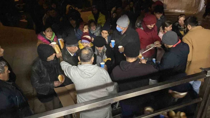 Antalya Büyükşehir Belediyesi Hatay'da çadır kent kurdu