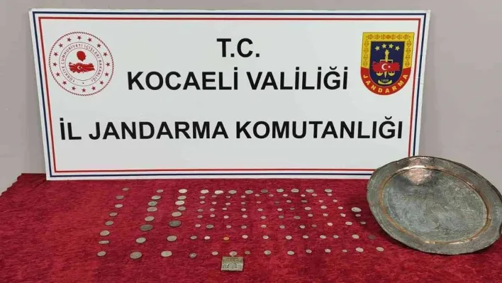 Aracında 107 sikkeyle yakalandı