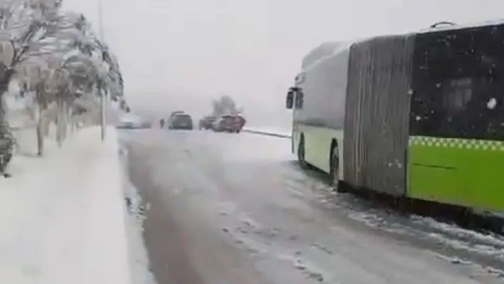 Araçlar yolda kalınca gençler sınava yetişemedi