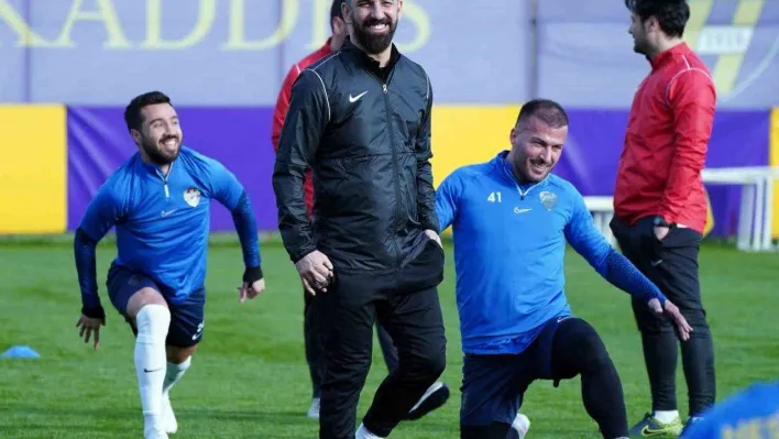 Arda Turan'a 'Türk Futboluna Katkı' ödülü