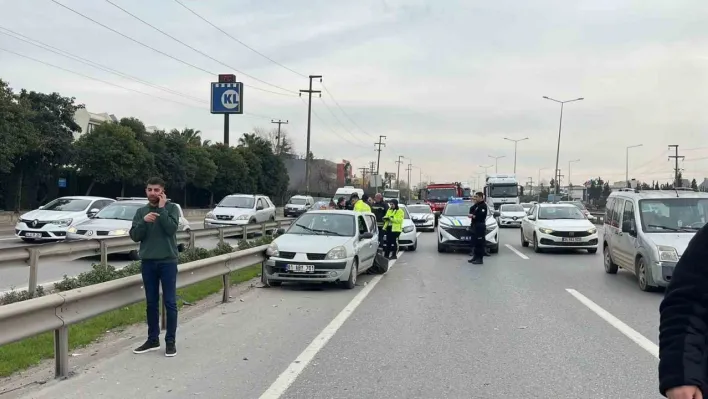 Arıza yaptığını düşünerek durdurduğu araç kazaya sebep oldu: 3 yaralı