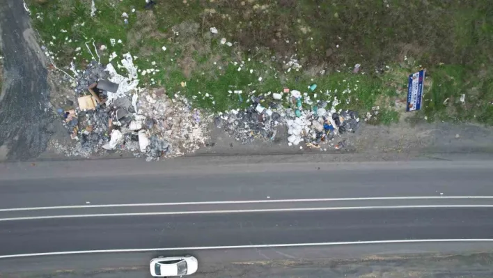 Arnavutköy'de ana cadde döküm alanına dönüştü