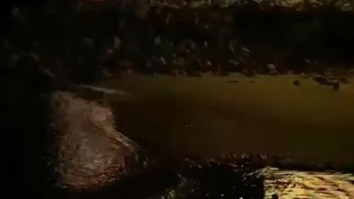 Arnavutköy'de deprem öncesinde deniz çekildi