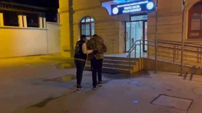 Arnavutköy'de durakta genç kıza sözlü taciz kamerada: Şüpheli yakalandı