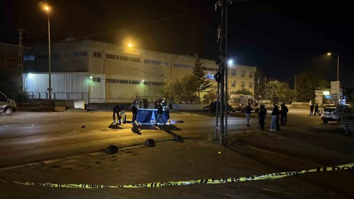 Arnavutköy'de esrarengiz cinayet: Polis yeleği giymiş şahsı vurup kaçtılar