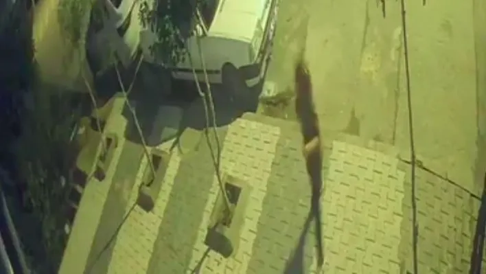 Arnavutköy'de faciadan dönüldü: Freni patlayan araç çocukların arasına böyle daldı