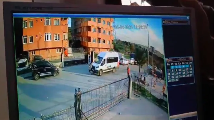 Arnavutköy'de feci kaza kamerada: Servis minibüsü, 7 yaşındaki çocuğu ezdi