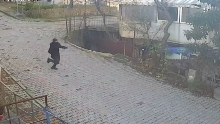 Arnavutköy'de film sahnelerini aratmayan gasp: Kaçan şüpheli 'Ayağına sıkarım' diye tehdit etti
