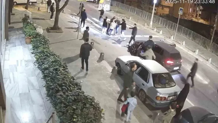 Arnavutköy'de işten çıkarılan genç kız sinir krizi geçirdi, ortalık karıştı