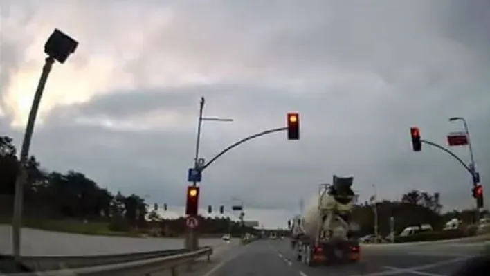 Arnavutköy'de kırmızı ışık ihlali faciaya davetiye çıkardı