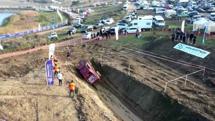Arnavutköy'de Off-Road şenliğinde yürekleri ağza getiren anlar