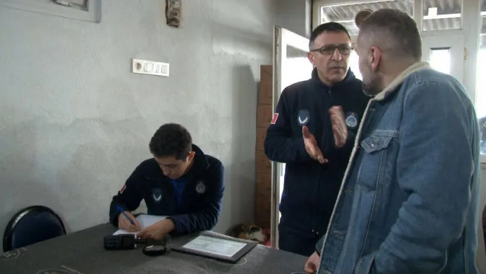 Arnavutköy'de polis ekipleri tarafından okullar ve çevresinde denetim yapıldı