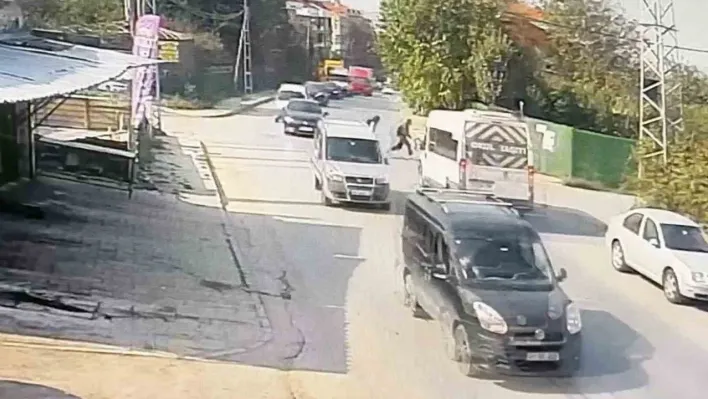 Arnavutköy'de servis minibüsünün çarptığı çocuk yaralandı