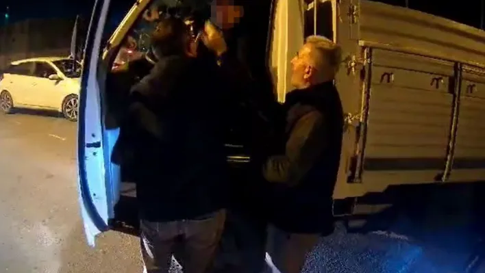 Arnavutköy'de trafikte sinir krizi: 'Canım sıkkın' deyip motosiklet sürücüsüne saldırdı