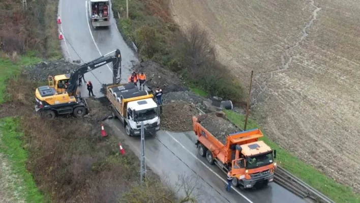 Arnavutköy'de yol çöktü