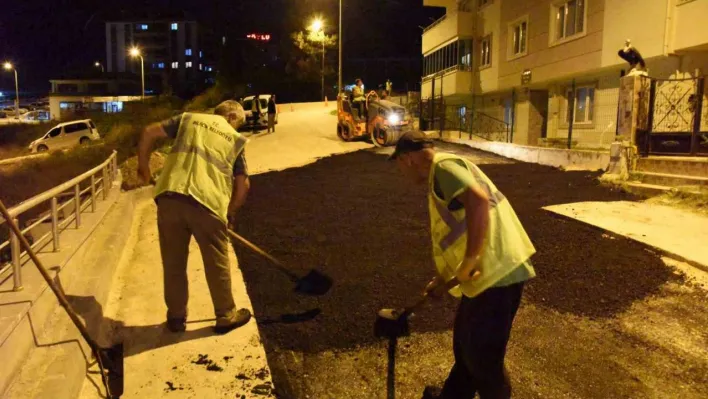 Asfaltlama çalışması gece de sürdürülüyor