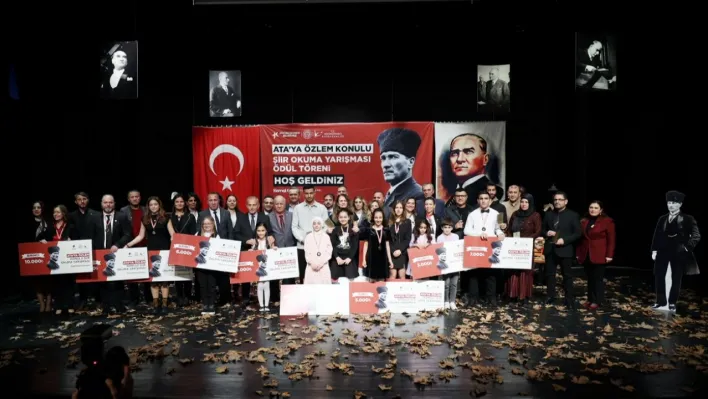 Ata'ya Özlem Şiir Okuma Yarışması'nda duygulu anlar yaşandı