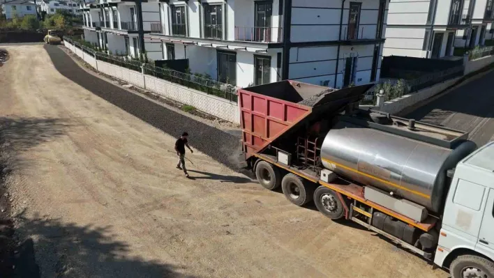 Atakent Mahallesi'ndeki 4 sokak asfaltlandı
