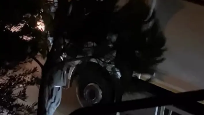 Ataşehir'de trafikte çöp kamyonu şoförüne levyeli saldırı kamerada