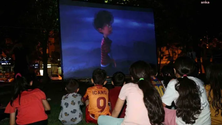 Ataşehir'in parklarında çocuklar için sinema keyfi başlıyor
