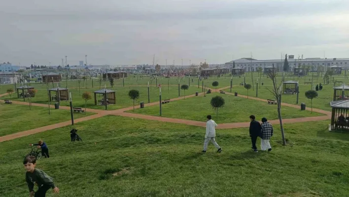 Atatürk Havalimanı Millet Bahçesi'ne ilk gününde yüzlerce vatandaş akın etti