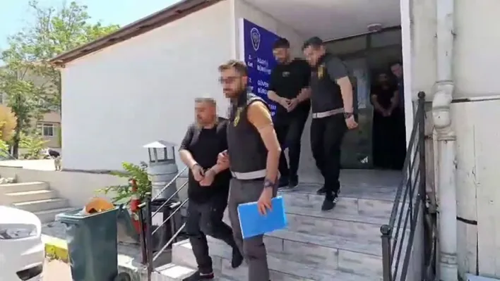 Avcılar'da 2 kişinin yaralandığı silahlı kavgada 3 şüpheli adliyeye sevk edildi