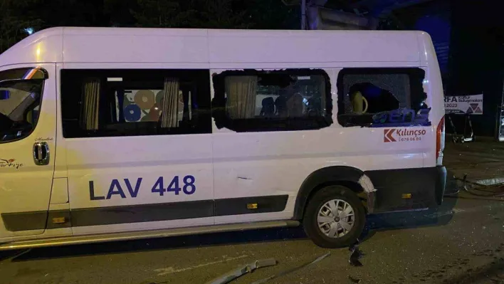 Avcılar'da alkollü sürücünün kullandığı araç taksiye çarptı: 4 yaralı