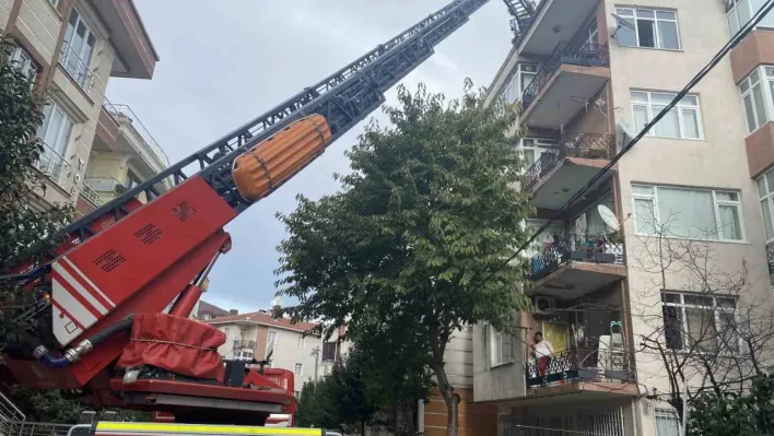 Avcılar'da çatı tamiri sırasında kalp krizi geçiren 79 yaşındaki adam hayatını kaybetti