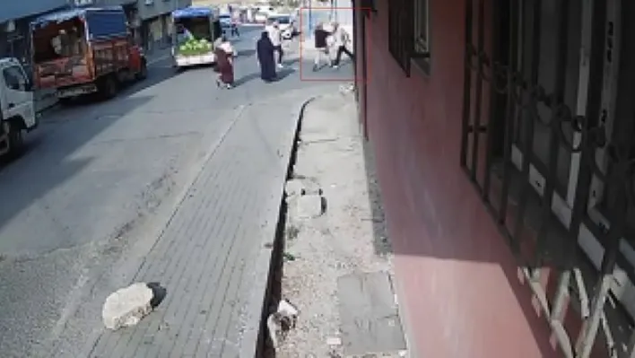 Avcılar'da husumetlisini 'yan baktın' diyerek bıçaklayan şüpheli kamerada