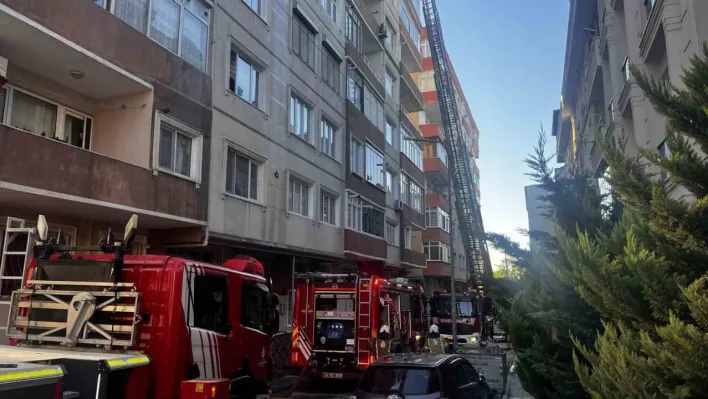 Avcılar'da korkutan çatı yangını