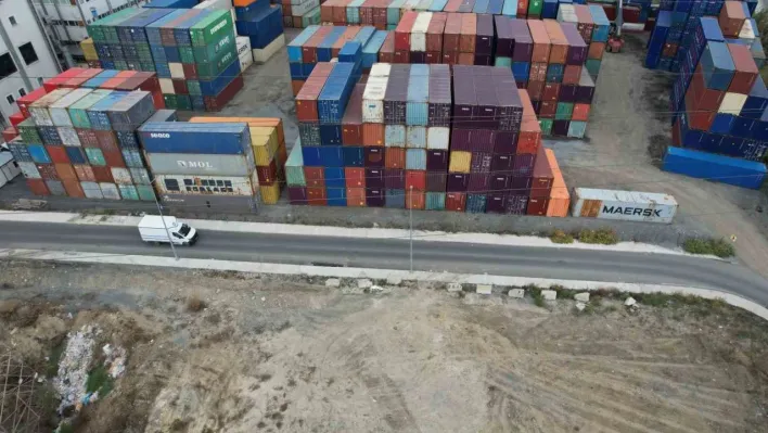 Avcılar'da korkutan konteyner kuleleri