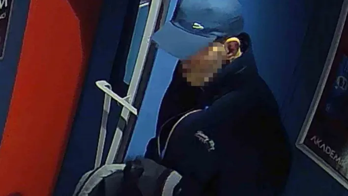 Avcılar'da pişkin hırsız güvenlik kamerasında