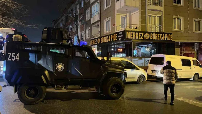 Avcılar'da şüpheli şahıslar, kontrol sırasında polise ateş açtı