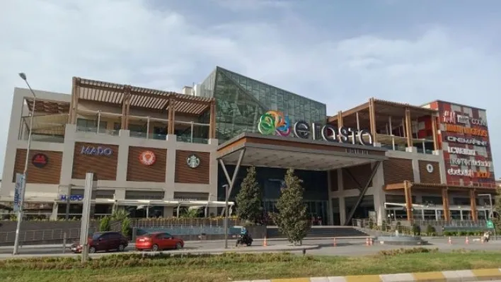 AVM'nin bayan tuvaletinde cep telefonuyla görüntü alma olayı