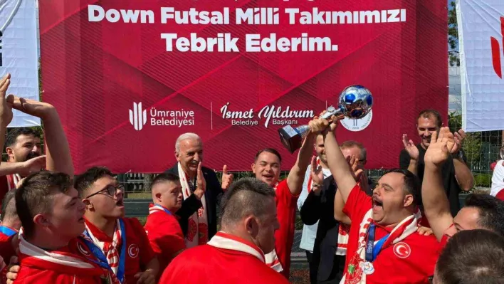 Avrupa şampiyonu Down Sendromlu Futsal Milli Takımı, Ümraniye'de coşkuyla karşılandı