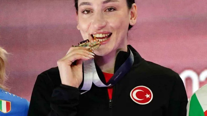 Avrupa şampiyonu milli sporcu Tuğba Danışmaz altın madalyasını aldı