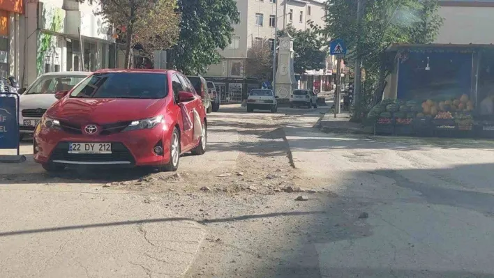 Avrupa'ya açılan ilçenin yolları delik deşik oldu