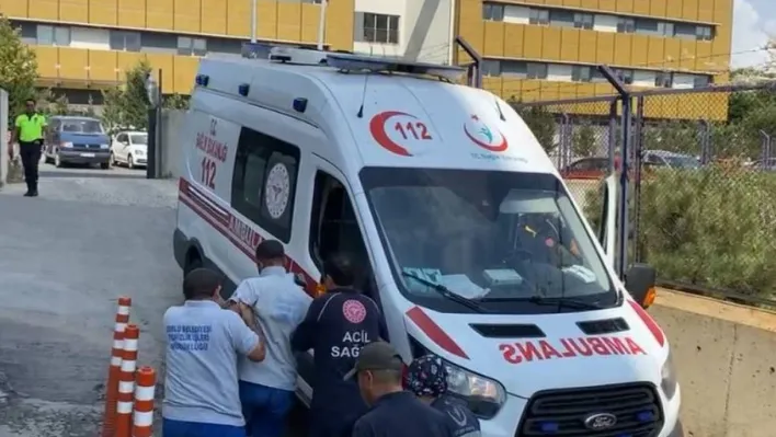 Ayağının üzerinden araç geçen temizlik işçisi yaralandı